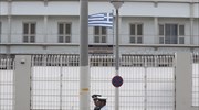 Προσπάθησαν να πετάξουν στις φυλακές Κορυδαλλού δέμα με ναρκωτικά και κινητά