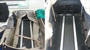 Έκρυβε ναρκωτικά στους μεταλλικούς σωλήνες έλξης της αποσκευής