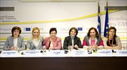 ΕΕΔΕ: Παρεμβάσεις για την αντιμετώπιση του γυναικείου ψηφιακού αναλφαβητισμού