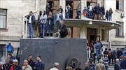 Ουκρανία - Λουχάνσκ: Φιλορώσοι εξαπέλυσαν πυρά κατά του αρχηγείου της αστυνομίας