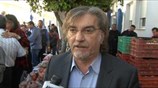 ΑΠΕ-ΜΠΕ: Πλήθος κόσμου για τα δωρεάν προϊόντα που μοίρασαν οι παραγωγοί