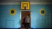 Ουκρανία: Σε εξέλιξη τα αμφιλεγόμενα δημοψηφίσματα