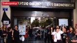 Συμβολική κατάληψη του ΥΠΟΙΚ από τις απολυμένες καθαρίστριες