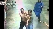 Video: Πιάνουν στον αέρα μωρό που πέφτει από το δεύτερο όροφο