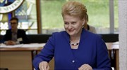 Λιθουανία: Επανεκλέγεται πρόεδρος η Ντάλια Γκριμπαουσκάιτε