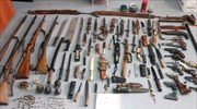 Οπλοστάσιο είχε στο σπίτι του 57χρονος στα Καμίνια