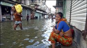 Πάνω από 1.100 νεκροί από τις πλημμύρες στη νότια Ασία