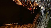 Σκάλα ταλαντεύεται επικίνδυνα στο Μαρακανά