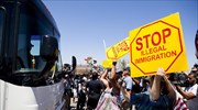 ΗΠΑ - Καλιφόρνια: Διαδηλωτές μπλόκαραν μετανάστες χωρίς έγγραφα