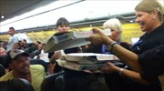 Πιλότος παρήγγειλε πίτσες για τους επιβάτες  του αεροπλάνου του