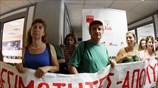 Καθηγητές και σχολικοί φύλακες στο γραφείο του Ανδρέα Λοβέρδου
