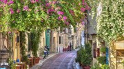 Υπαίθρια ποτά στους πεζόδρομους της Αθήνας