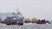 Ν. Κορέα: Καταθέτουν μαθητές που επέζησαν του ναυαγίου