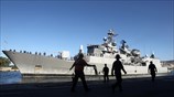 Έφτασε στον Πειραιά από τη Λιβύη η φρεγάτα «Σαλαμίς» 