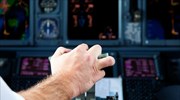 Βρετανία: Πιλότος έχασε τον έλεγχο αεροσκάφους όταν ξεκόλλησε το... προσθετικό χέρι του