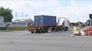 Βρετανία: Βρέθηκαν δεκάδες μετανάστες μέσα σε κοντέινερ