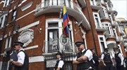Βρετανία: Εγκαταλείπει την πρεσβεία του Εκουαδόρ ο Ασάνζ