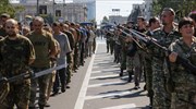 «Παρέλαση» Ουκρανών αιχμαλώτων στο Ντονέτσκ