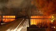 Π. Φάληρο: Ένας πυροσβέστης και μία ηλικιωμένη στο νοσοκομείο μετά από πυρκαγιά σε κατάστημα