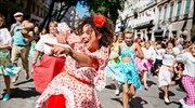 Παρέλαση χορευτών στους δρόμους της Λυών