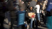 Μικρή μείωση του ποσοστού των Αμερικανών που ζουν κάτω από το όριο της φτώχειας