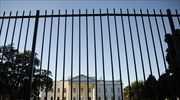 Washington Post: Σχεδόν έως την προεδρική κατοικία έφτασε ο εισβολέας του Λευκού Οίκου