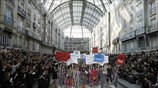 Παρίσι: Ο Κάρλ Λάγκερφελντ «διαδηλώνει» στην Εβδομάδα Μόδας