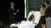Ηθοποιός  - ρομπότ πρωταγωνιστεί στη «Μεταμόρφωση» του Κάφκα