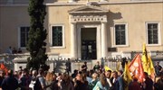 Διαδηλώνουν κατά της αξιολόγησης έξω από το ΣτΕ