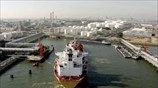 IEA: Προβλέπει νέα πτώση τιμών στο πετρέλαιο