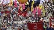 Βρετανία: Για αυξήσεις διαδήλωσαν χιλιάδες άνθρωποι στο Λονδίνο