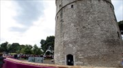 Το γιγάντιο κουλούρι Θεσσαλονίκης για Γκίνες «αγκάλιασε» τον Λευκό Πύργο