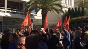 «Όχι» στις απολύσεις λέει η ΠΟΕ - ΟΤΑ έξω από το υπουργείο Διοικητικής Μεταρρύθμισης