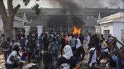 Μπουρκίνα Φάσο: Εικόνα γενικού χάους στην πρωτεύουσα - Στις φλόγες η Βουλή