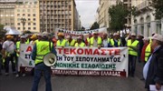 Σε εξέλιξη οι πορείες λιμενεργατών και μαθητών