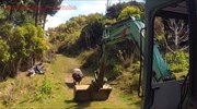 Κριάρι εναντίον... εκσκαφέα