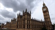 Βρετανία: Δημοσκοπικό προβάδισμα των Συντηρητικών έναντι των Εργατικών