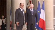 Γαλλία: Ο Ολάντ αναβάλει την παράδοση των ελικοπτεροφόρων πλοίων στη Ρωσία