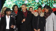 Η οικογένεια Ομπάμα άναψε το χριστουγεννιάτικο δέντρο στην Ουάσιγκτον