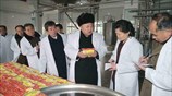 Σε εργοστάσιο παιδικών τροφίμων ο Κιμ Γιονγκ Ουν
