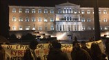 Ψηφοφορία μέσα, διαδηλώσεις έξω