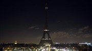 Έσβησε ο Πύργος του Άιφελ - Σκοτείνιασε το Παρίσι