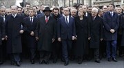 Ο Σαρκοζί «τρύπωσε» στην πρώτη σειρά της διαδήλωσης και το Twitter πήρε «φωτιά»