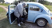 Έκανε οτοστόπ και σταμάτησε ο πρόεδρος της Ουρουγουάης