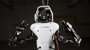 Ο ρομποτικός «Άτλας» της Google «έκοψε τον ομφάλιο λώρο» του