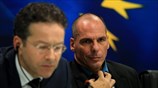Στιγμιότυπο από τις κοινές δηλώσεις Ντέισελμπλουμ - Βαρουφάκη