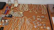 Λήστευαν σπίτια με τη βοήθεια οικιακών βοηθών
