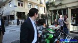 Η βόλτα του Πρωθυπουργού με τον Γιάνη Βαρουφάκη