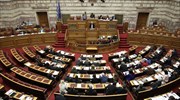 Κυβέρνηση: Δεν αποσύρονται τα ν/σ για την ανθρωπιστική κρίση και τις 100 δόσεις