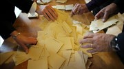 Γαλλία: Ο Σαρκοζί στέρησε την πρωτιά από τη Λεπέν στις περιφερειακές εκλογές